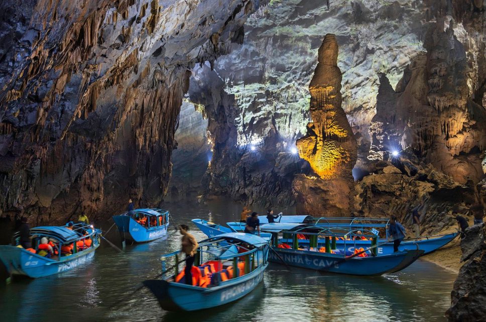 Visit inside Phong Nha Cave